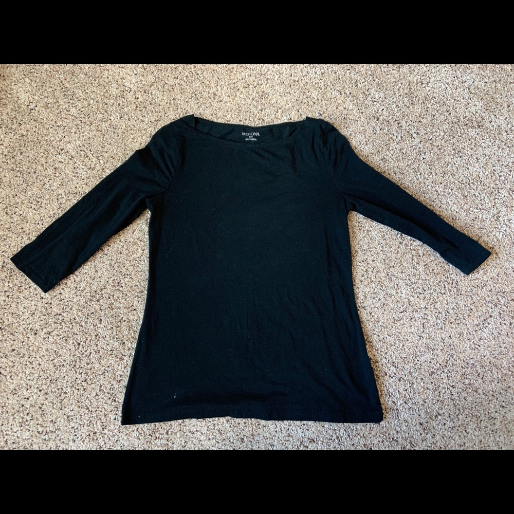Black quarter sleeve T.